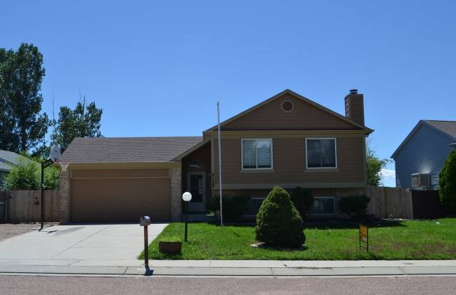 Cozy 4 Bedroom Bi-level in Security/Widefield photos photos