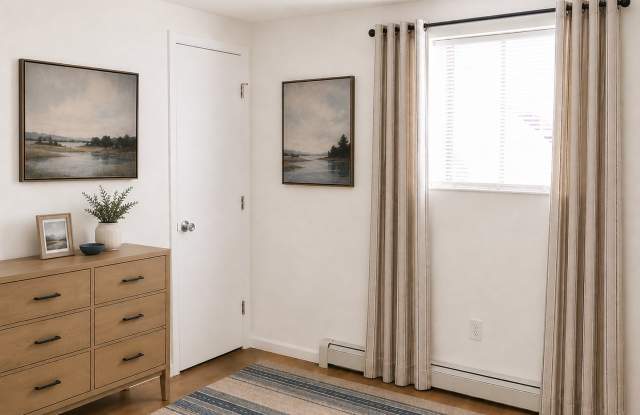 Bright & Spacious 2-Bedroom Residence Across from Berkeley Park Gallery 2