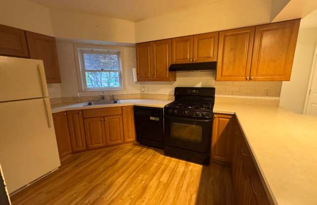 LIMITED-TIME OFFER: Reduced Rent! Spacious 3BR/2BA Condo Near Dartmouth Gallery 4