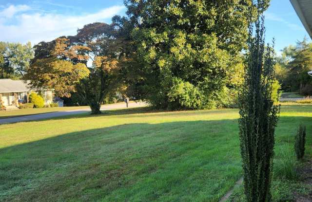 Charming Rambler with 2 Primary Suites! Gallery 4