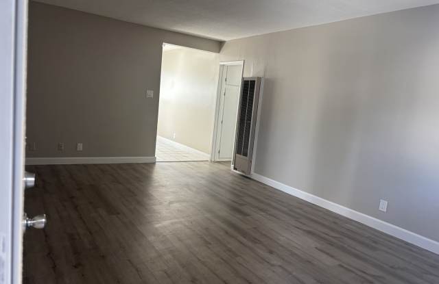 117 E. Leatrice Ln photos photos