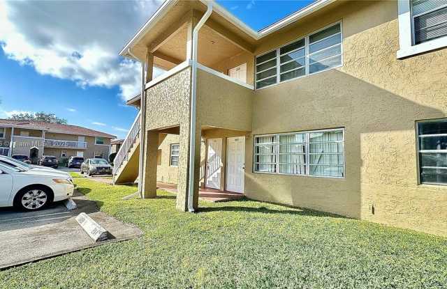 1001 Twin Lakes Dr - 1001 Twin Lakes Drive, Coral Springs, FL 33071