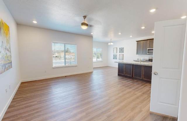 Beautiful 4-BED TOWNHOME FOR RENT Gallery 4