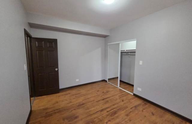 7834 South Ellis Ave., Gallery 4