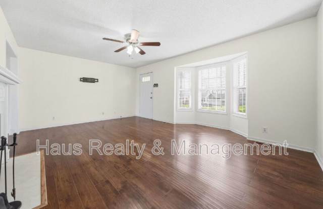 1361 Jenny Ln Gallery 3