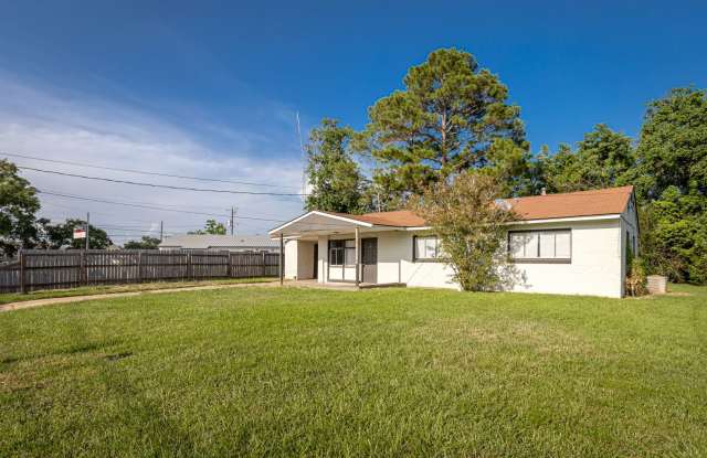 Cute 3 Bedroom Rental Gallery 3