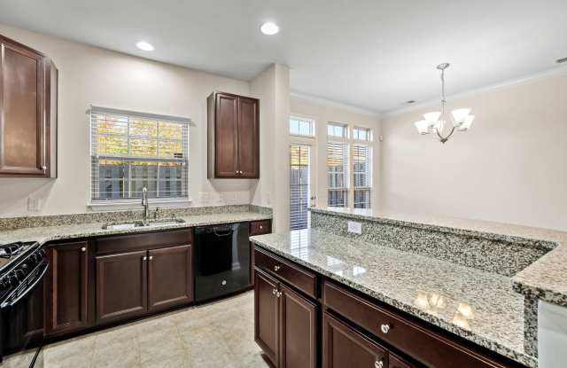 Beautiful 3 BR, 2.5 BA Townhome. Move in Special $400 off first month's rent and waived application fee!! Gallery 3