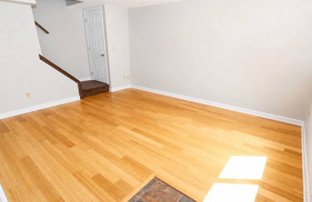 1652 RELATIVE DRIVE Gallery 2