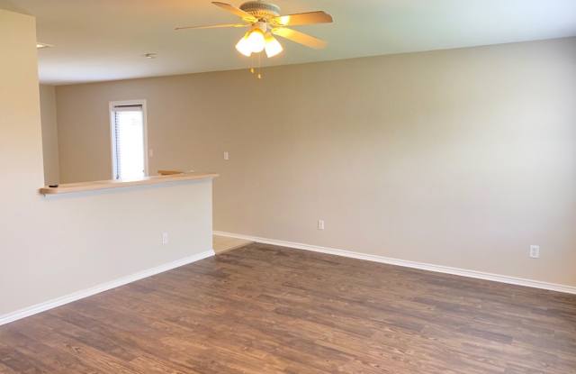 New Braunfels 3 Bedroom Single Story Duplex Available NOW! Gallery 4
