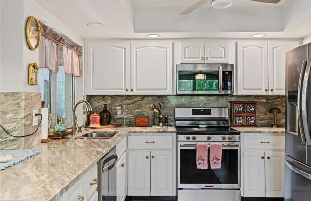1137 N Town And River Dr Gallery 4