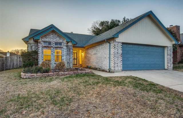 8233 Mark Lane - 8233 Mark Lane, Watauga, TX 76148