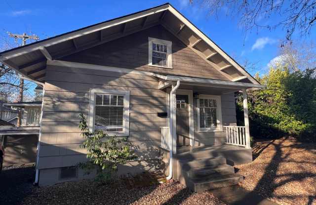 5BD/2BA Gorgeous Vintage Home photos photos