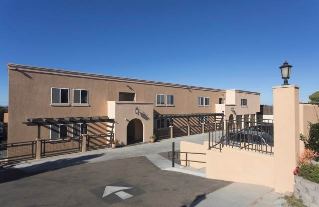 2 WEEKS FREE!!! Point Loma 1BR with Washer/Dryer and Parking! photos photos