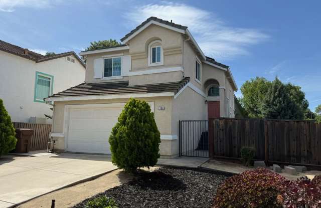 GREAT CORNER LOCATION IN CENTRAL BRENTWOOD photos photos