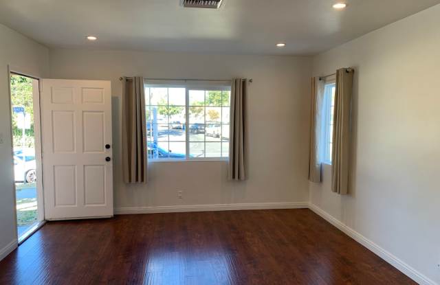 Just Darling! 3+1 +storage nestled in Nice Panorama City neighborhood! - 15040 Marson Street, Los Angeles, CA 91402