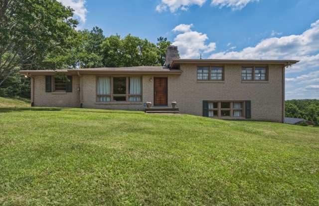 Welcome to a rare opportunity to experience authentic mid-century modern living in one of Nashville’s most beloved neighborhoods. photos photos