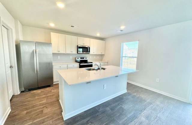 SPECIAL!!! $1,000 off first full months rent with acceptable application and credit!!! 4bd 2.5ba in Rincon, GA located in the Windsong II S/D. Gallery 4