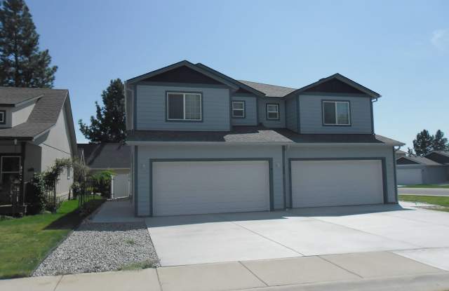 Newer Duplex in Deer Park Gallery 1