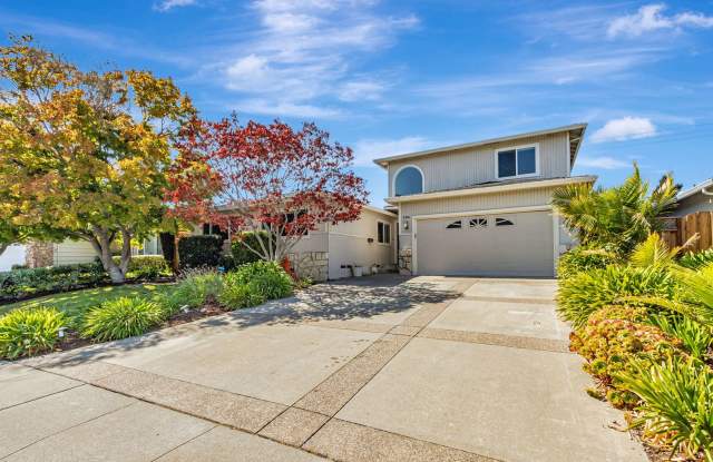 Remodeled 6-Bedroom House photos photos