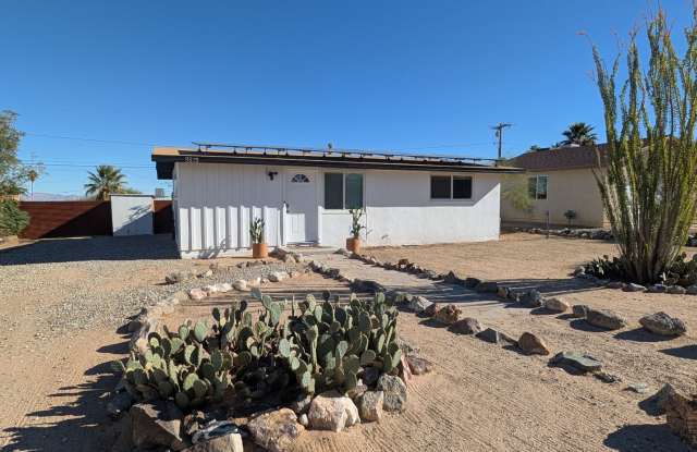 Adorable 2 bedroom 1 bathroom home *** FIRST MONTH DISCOUNTED RENT** photos photos