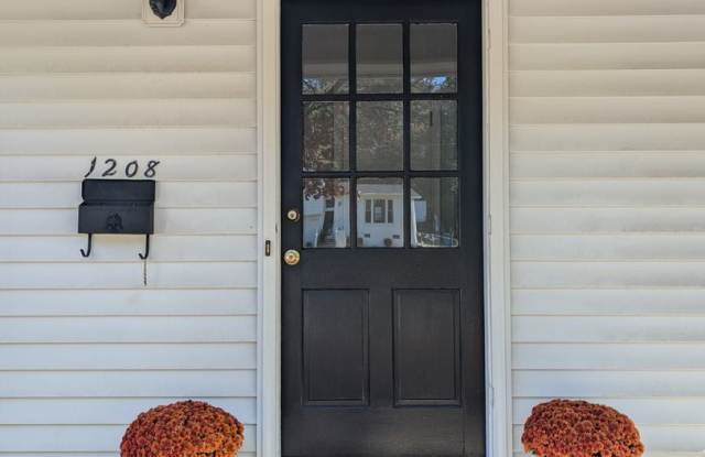 Available Now! ONE LEVEL HOME- 3 BR 1 BA~ Washer & Dryer~fenced yard~Carport~ Yard work included! Gallery 3