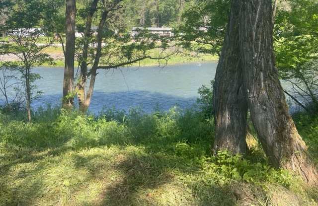 8020 Rogue River Highway Gallery 4