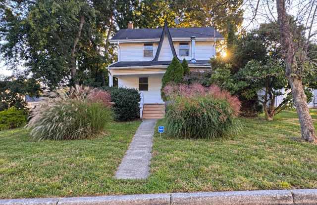 Welcome Home to Wyandot | 2 Bedrooms, Basement & Backyard Gallery 1