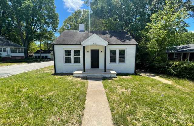 Freshly renovated 3 Bed 1 Bath Home Near UNCG! Gallery 3