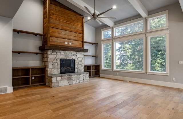 Luxury 5-Bedroom Mountain Home in Summit Park Gallery 3