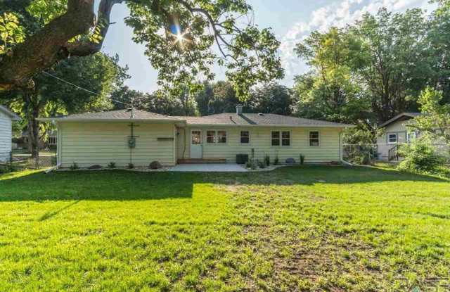 Newly remodeled home in McKennan Park area! Modern kitchen and baths! Subway tile! Gallery 3