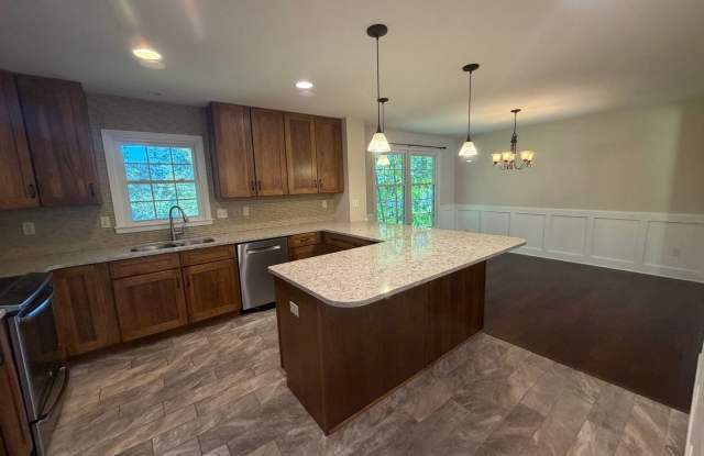 Large house and yard! Westwood/Southwest Hills area! Gallery 1