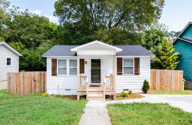 Charming 2BR Bungalow Home Minutes to Downtown Holly Springs! photos photos