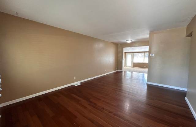 $0 DEPOSIT OPTION, U-HILLS, 4 BED, LARGE ADDITION, UPDATED, A/C, GARAGE, PRIMARY BED  BATH, HARDWOOD FLOORS, LARGE YARD! Gallery 4