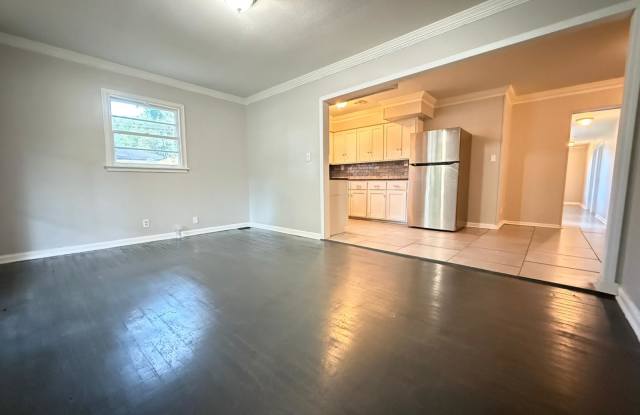 906 Avondale Road photos photos