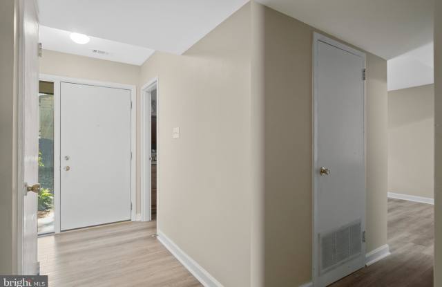 1723 IVY OAK SQUARE Gallery 3