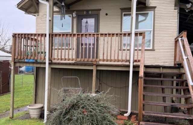 COZY 1 BED 1 BATH HOUSE - 3115 Harrison Avenue, Astoria, OR 97103