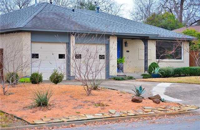 2377 Greenland Drive Gallery 2