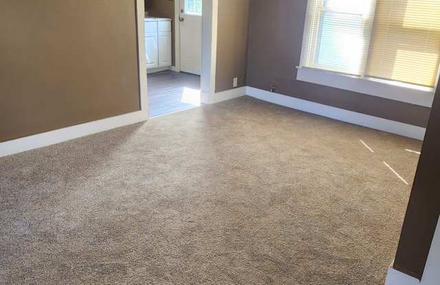 318 Lawrence Ave - 5 Gallery 3