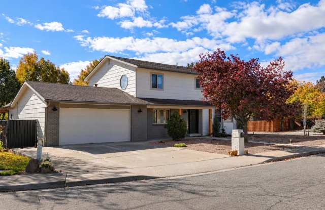 Beautifully Updated Bell Ridge Home with Private Backyard Retreat Gallery 1