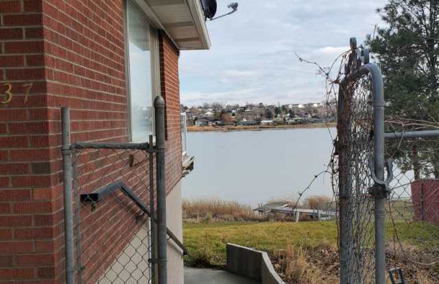 2 Bedroom 1 Bath Lakefront w/all utilities and lawn care included photos photos