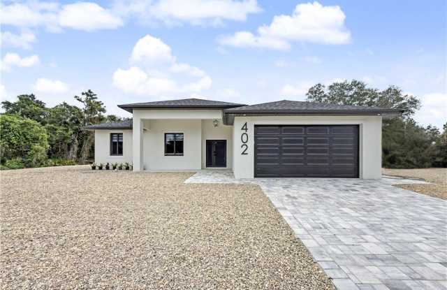 402 Thompson Avenue photos photos