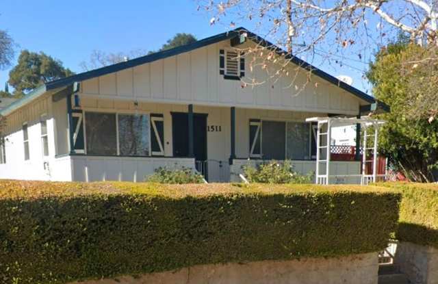 2 bedroom 1 bath home with carport and large driveway Gallery 1