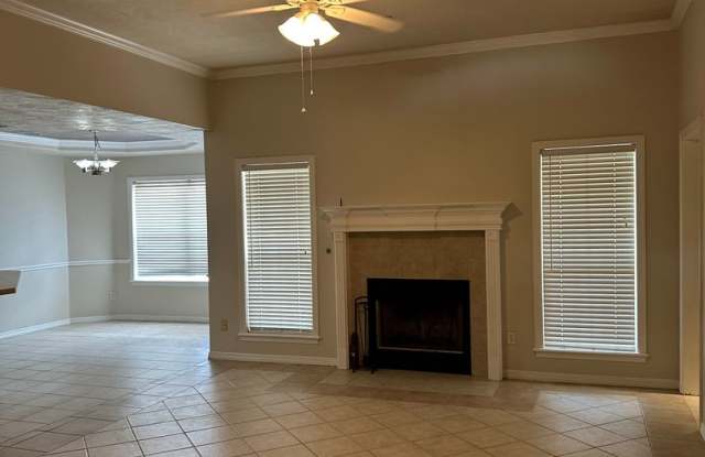 College Station -3 bedroom / 2 bath / 2 car garage / fenced in back yard. IN EDELWEISS GARTENS Gallery 4