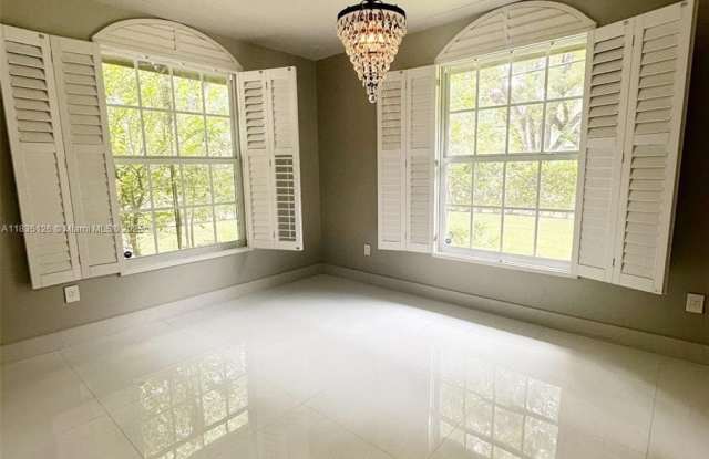 800 Valencia Ave photos photos