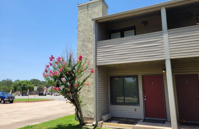 College Station - 2 bed/1.5 bath end unit Woodstock Condo! photos photos