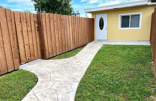 11250 SW 30th St photos photos
