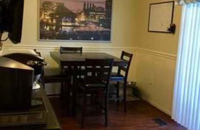 218 Lodgecliff Court Gallery 4