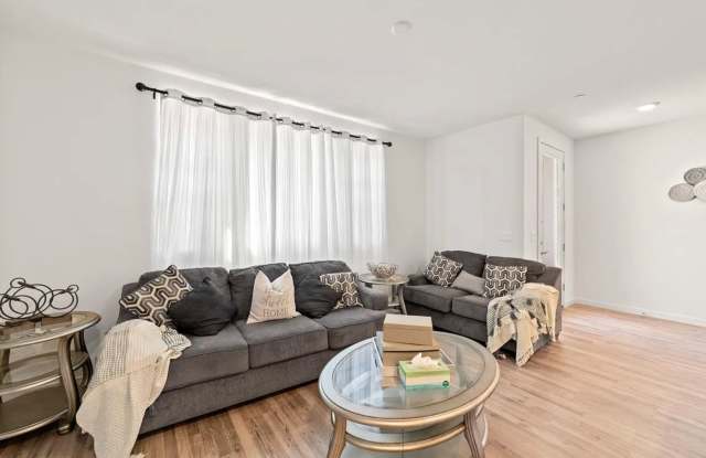 STUNNING 3/2.5 (Natomas)! Gym, Pool, Solar - THE WORKS!  Please view ads for viewings! Gallery 4