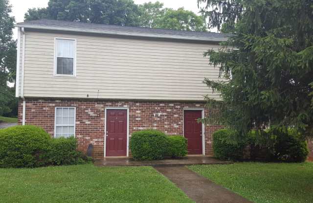Gorgeous 3 bed townhouse near Kroger on Timberlake Road! - 123 Valleydale Drive, Lynchburg, VA 24502