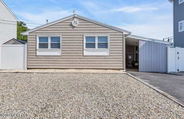 938 Montauk Drive photos photos